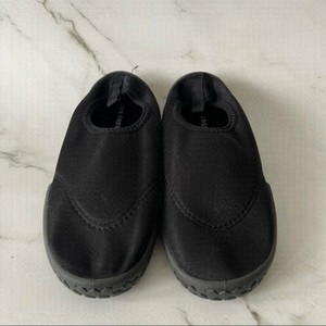 JOE Fresh kids / boys black water shoes size medium big kid